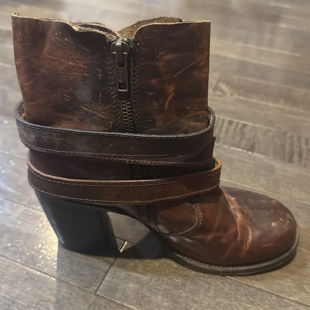 Vintage Brown Leather Boots - Picture 4 of 12